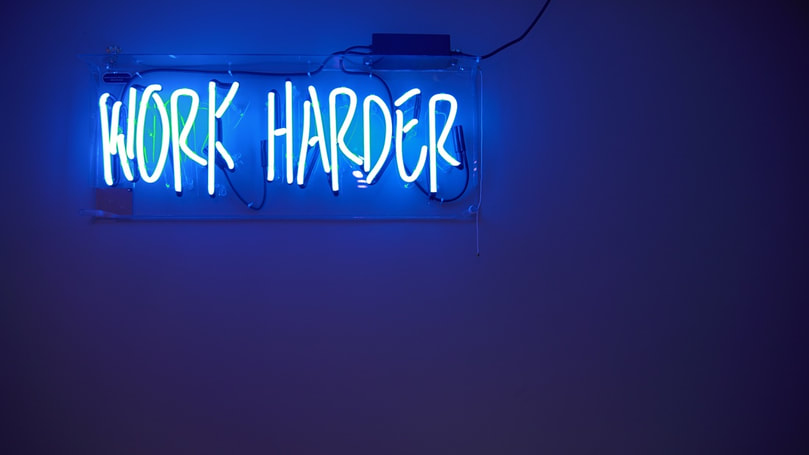 Neon licht 'Work harder'